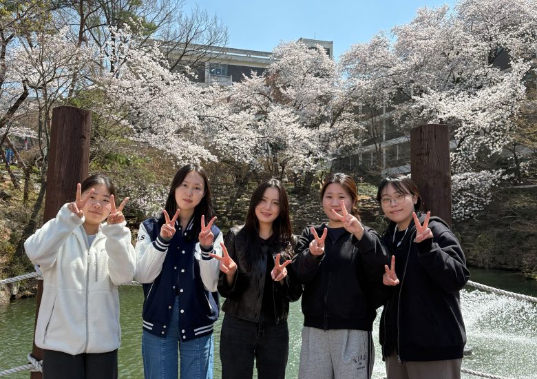 Girls' time with cherry blossom